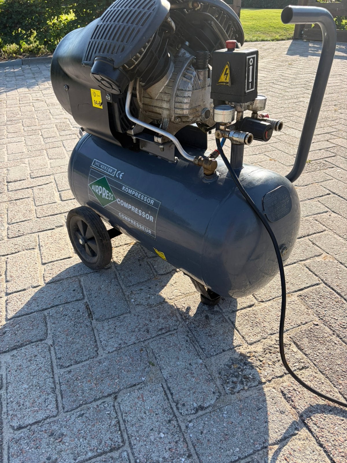 Airpress compressor, Minder dan 25 liter, Ophalen, Zo goed als nieuw, Minder dan 200 liter/min