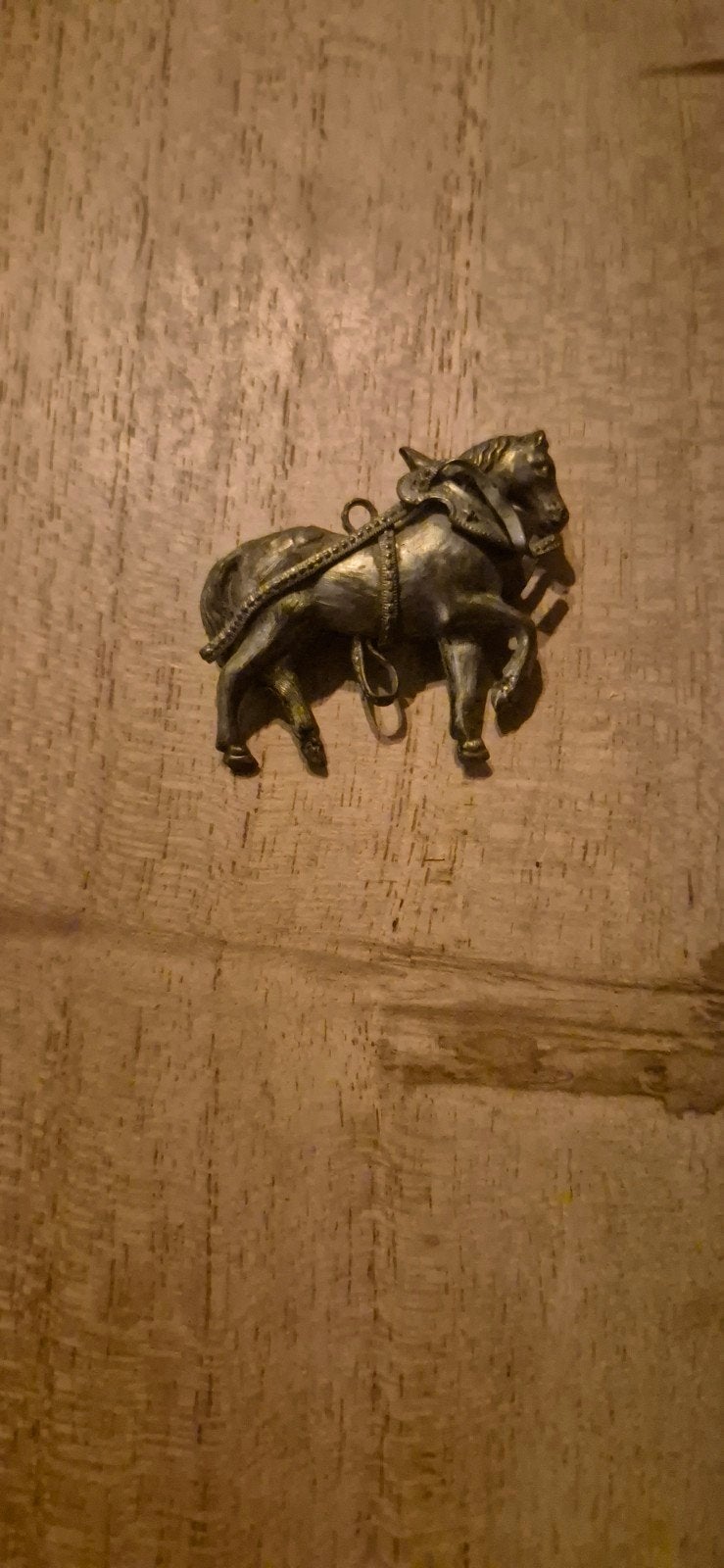 Antiek bronzen paardje met tuigje, Ophalen of Verzenden