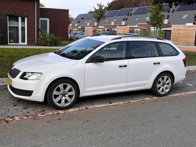Skoda Octavia 1.2 TSI 105pk Greentech 2014/01 Wit, Voorwielaandrijving, Euro 5, Stof, 4 cilinders