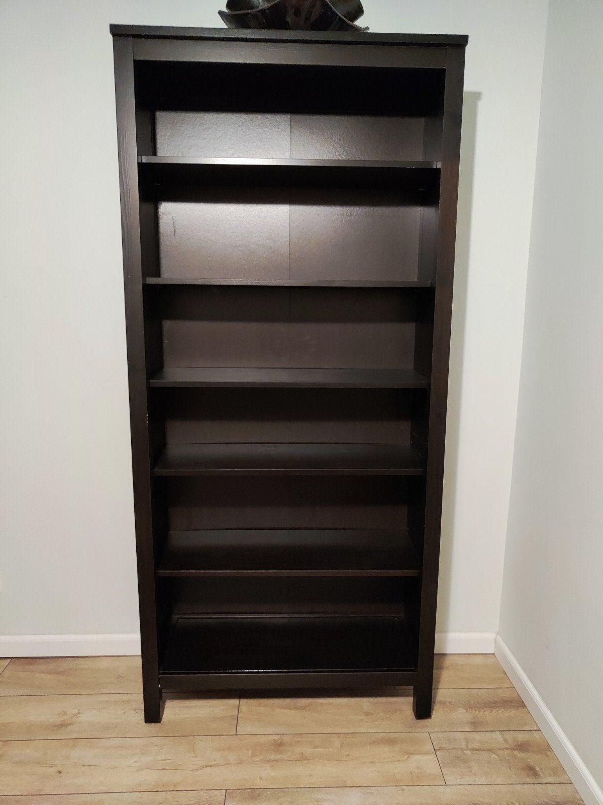 Boekenkast met 6 Planken - Zwart/bruin- Hemnes Ikea, Ophalen, Met plank(en), Gebruikt, 50 tot 100 cm