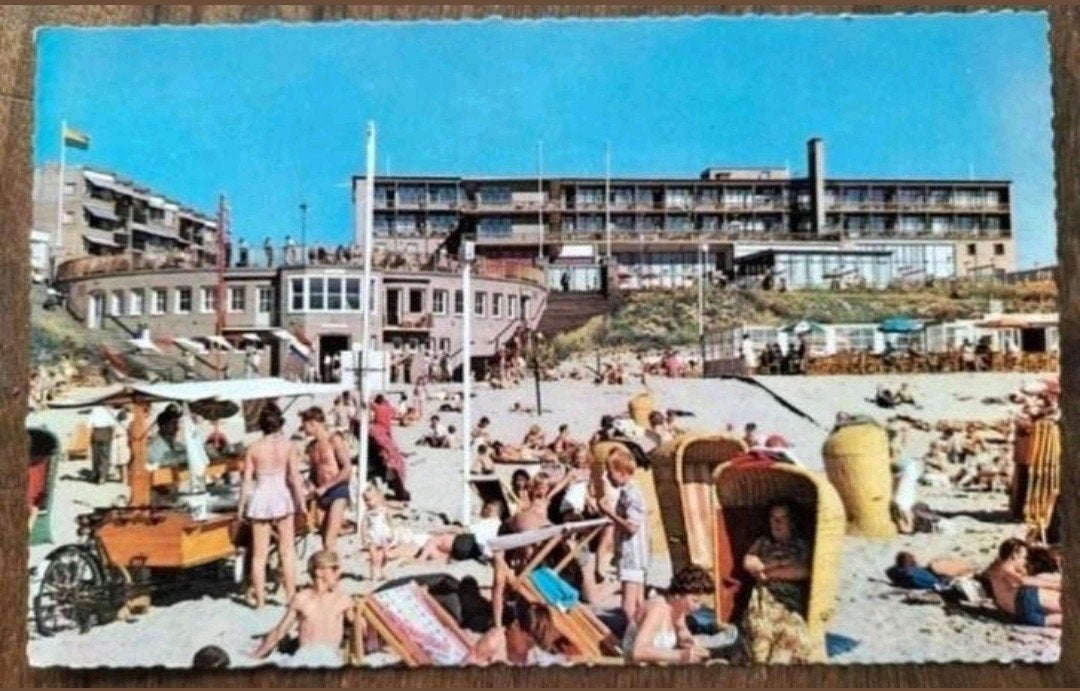 Zandvoort aan Zee: Strandgezicht met Hotel Bouwes, haringkar, Verzamelen, Ophalen of Verzenden, 1960 tot 1980, Ongelopen, Noord-Holland