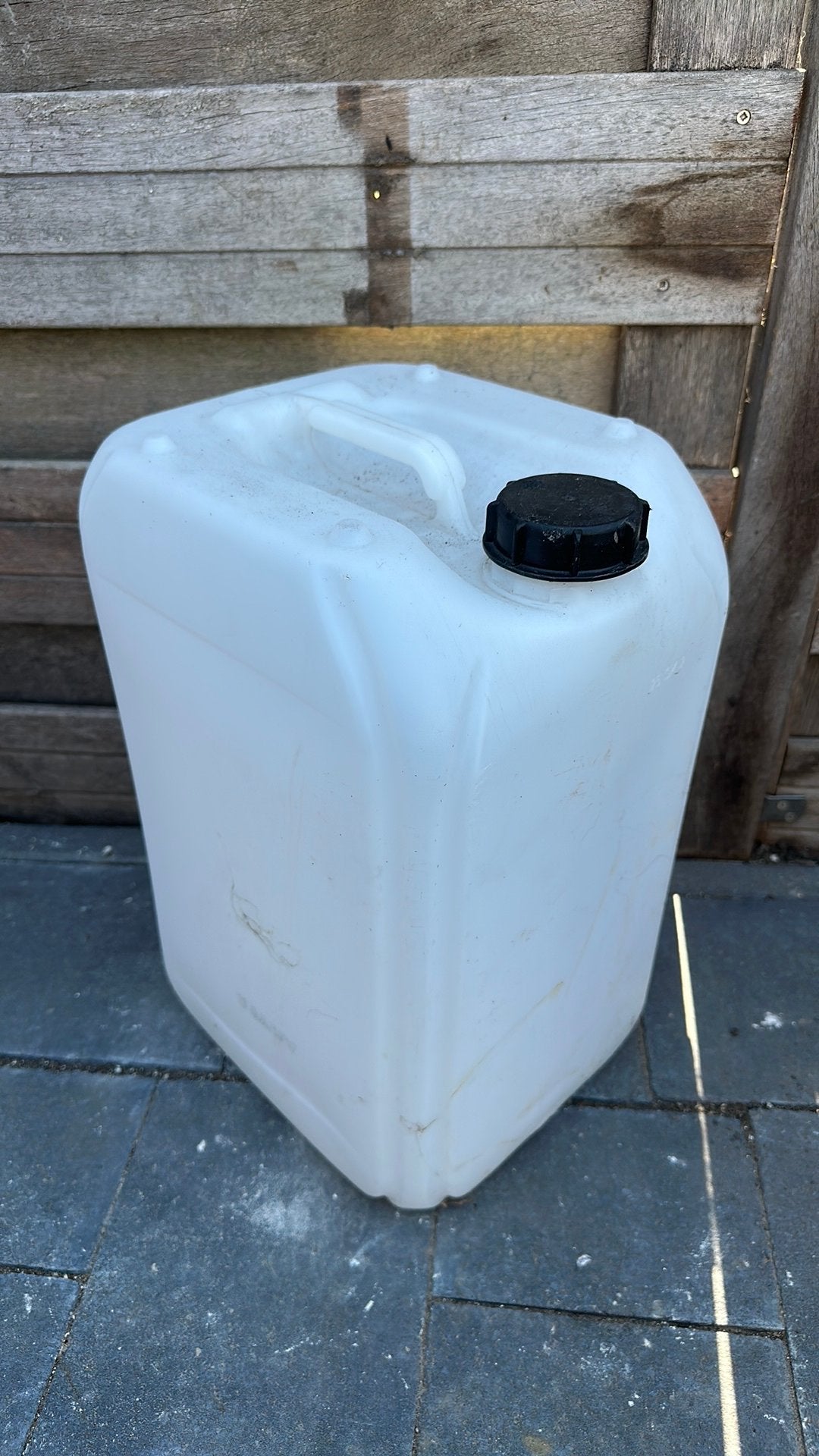 25 liter jerrycan, Minder dan 75 liter, Ophalen, Zo goed als nieuw