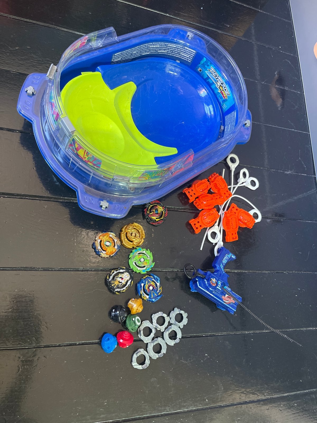 Beyblade Burst Arena met 6 Beyblades en Starters, Ophalen of Verzenden, Gebruikt, Jongen of Meisje