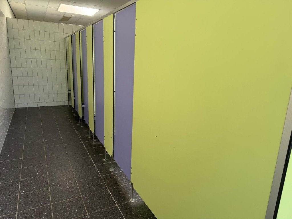 Grote partij KUPAN HPL sanitaire cabines / kleedkamers, Ophalen, Gebruikt, Overige typen