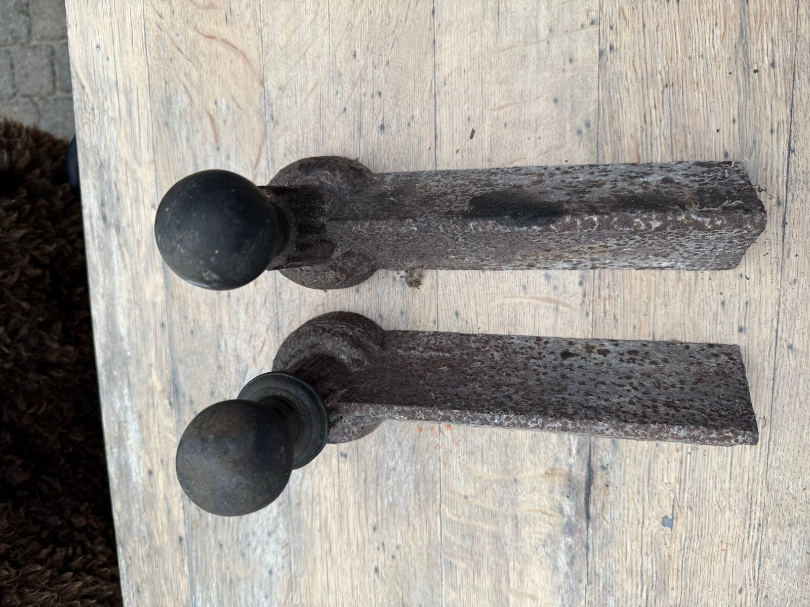 Antieke gietijzeren haardbokken met bolknop, Antiek en Kunst, Ophalen