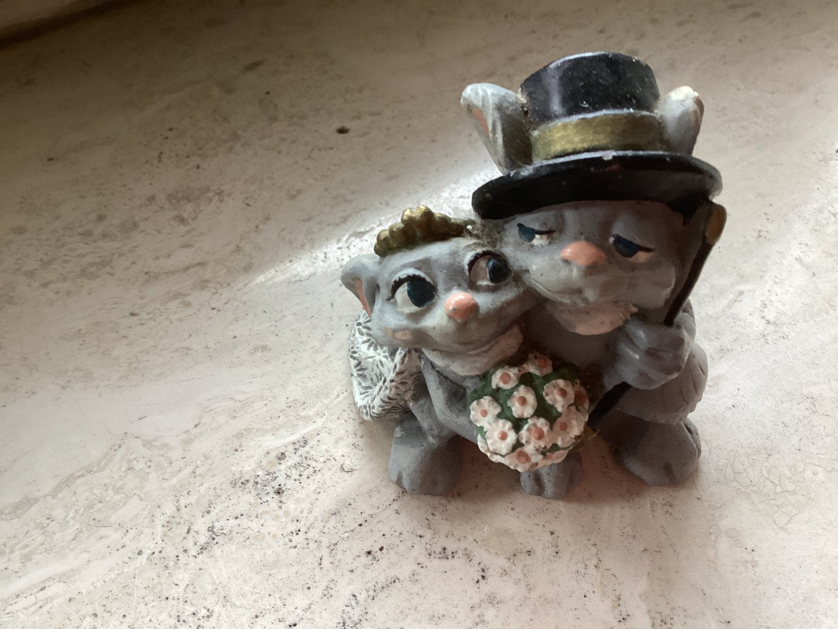 Konijnen bruidspaar // hoog 6 cm, Verzamelen, Ophalen of Verzenden, Zo goed als nieuw, Dier