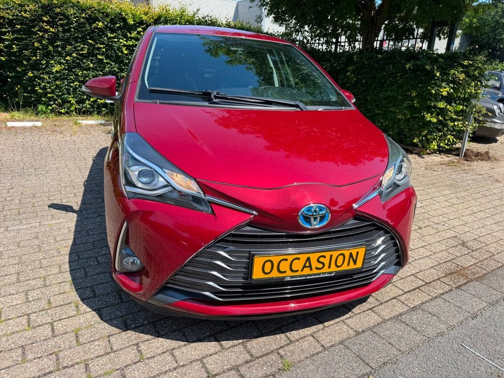 Toyota Yaris 1.5 Hybrid Dynamic Y20 jubileum uitvoering, cru, Auto's, Gebruikt, 4 cilinders, Met garantie (alle), Origineel Nederlands