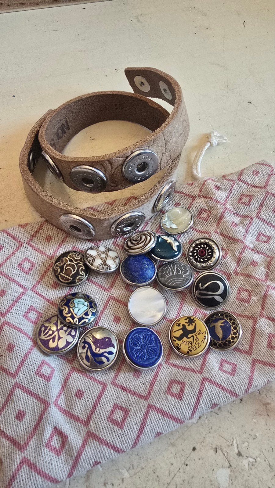 Noosa Amsterdam dubbele Armbanden en 16 charms, Sieraden, Tassen en Uiterlijk, Armbanden, Gebruikt, Overige kleuren, Verzenden