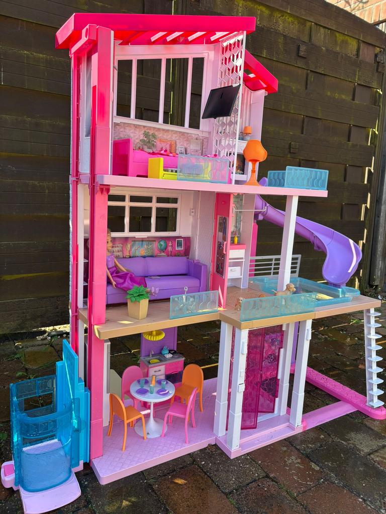 Barbie droomhuis, Kinderen en Baby's, Speelgoed | Poppenhuizen, Ophalen, Zo goed als nieuw, Toebehoren