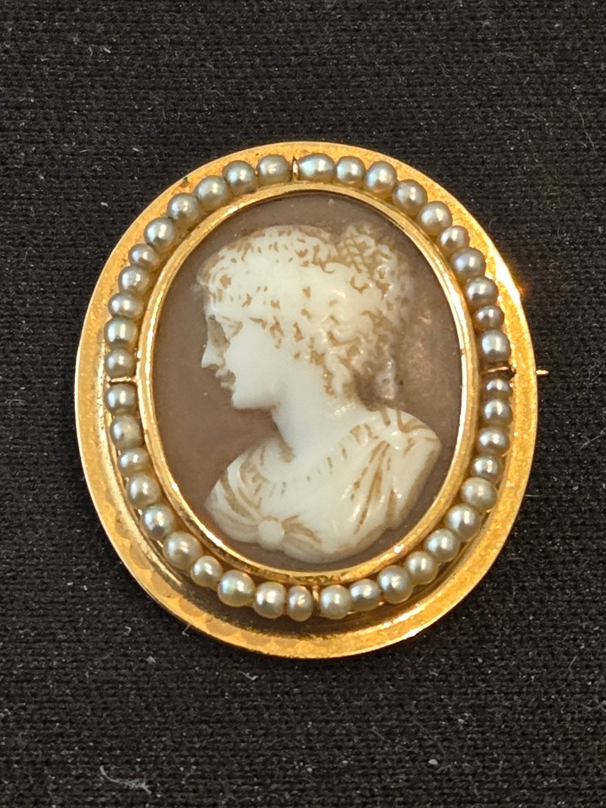 Antieke 18k Gouden Camee Broche met Parelrand, Gebruikt, 20 of groter, Ophalen of Verzenden, Dame