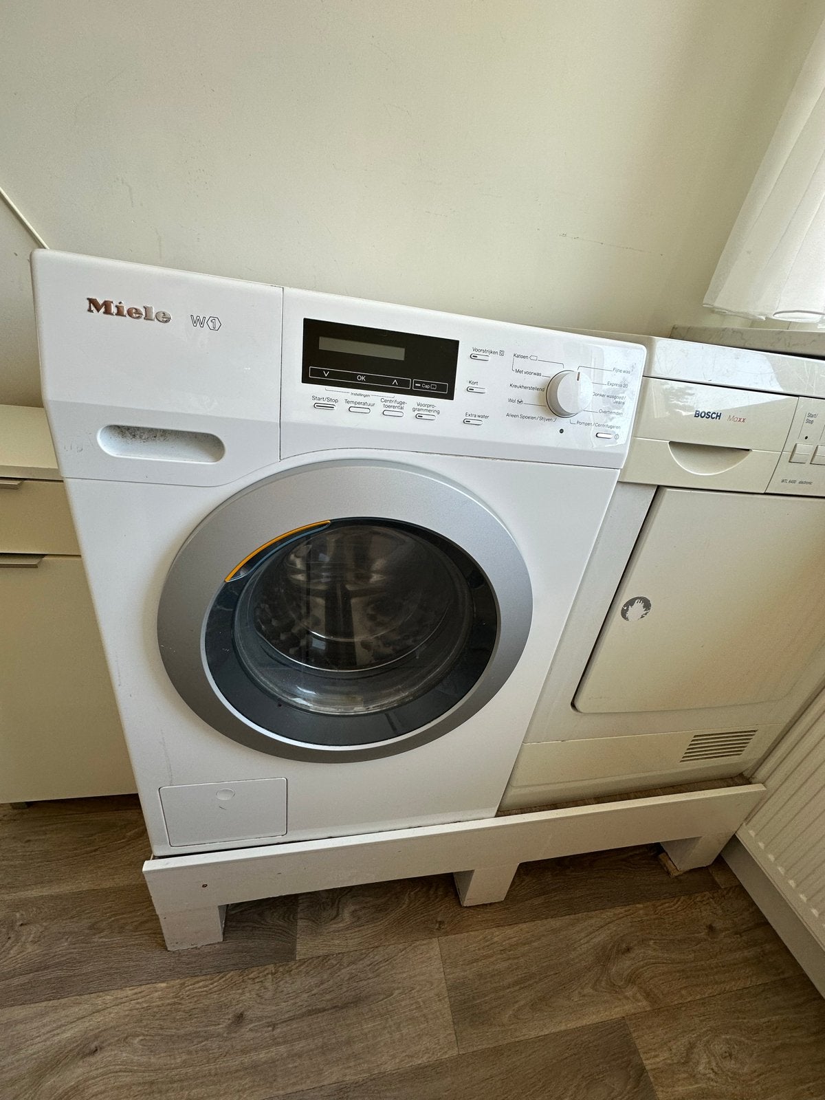 Miele Wasmachine - Betrouwbaar en Efficiënt, Ophalen, Gebruikt, 85 tot 90 cm, 1200 tot 1600 toeren