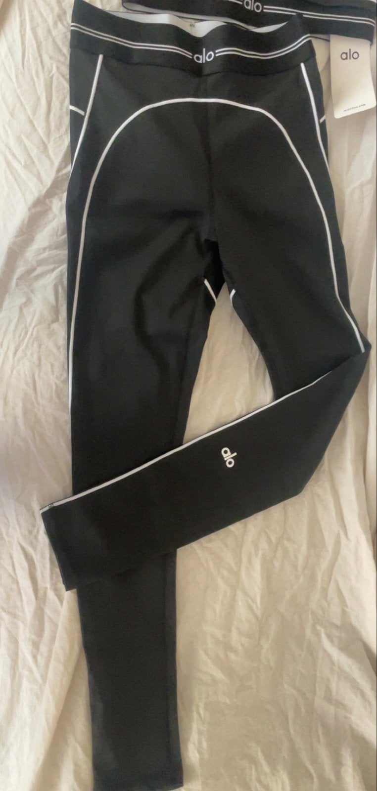 Alo Yoga sportset - legging en sportbeha, Maat 38/40 (M), Zwart, Nieuw, Ophalen of Verzenden