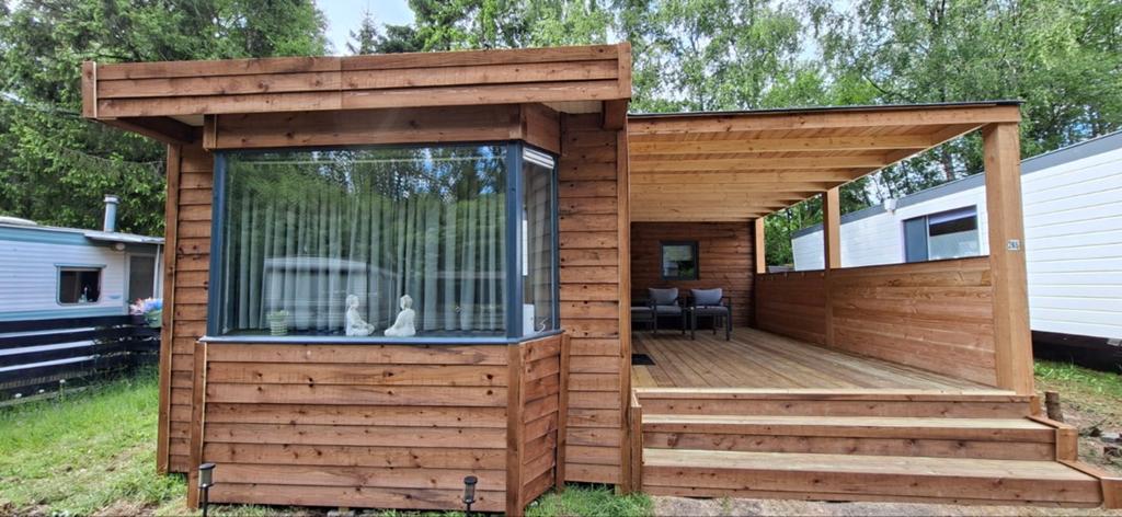 Prachtige lodge / chalet met veranda en 2 slaapkamers