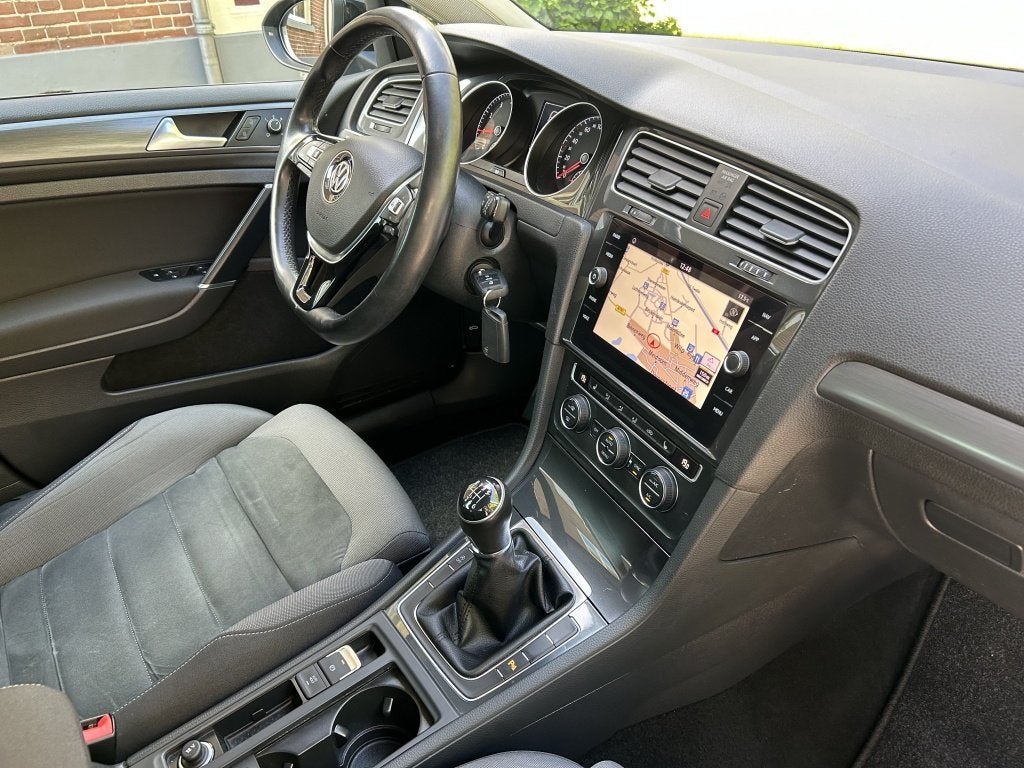 Volkswagen Golf Variant 1.5 TSI 130pk Bns Navi, CarPlay, Tre, 4 cilinders, Leder en Stof, Zwart, Origineel Nederlands