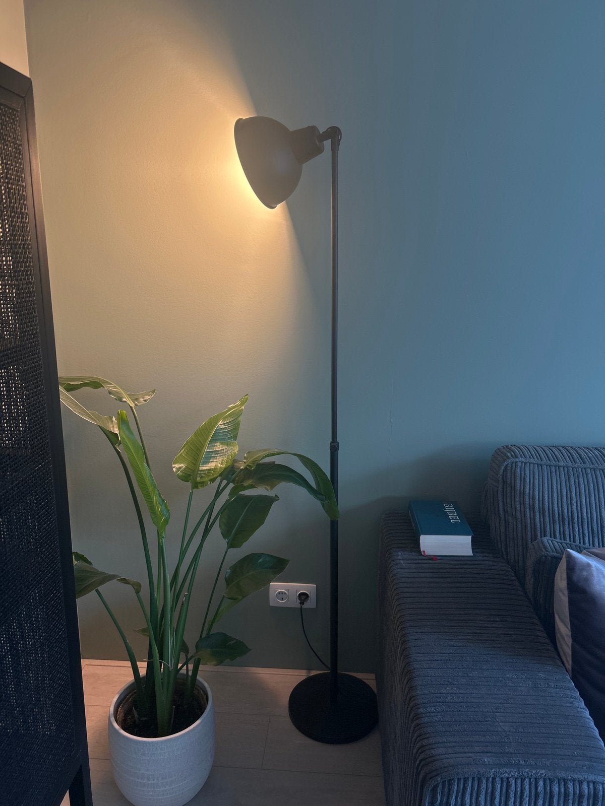 Stijlvolle zwarte vloerlamp met verstelbare kop, Ophalen, E27 (groot), Zo goed als nieuw, Metaal