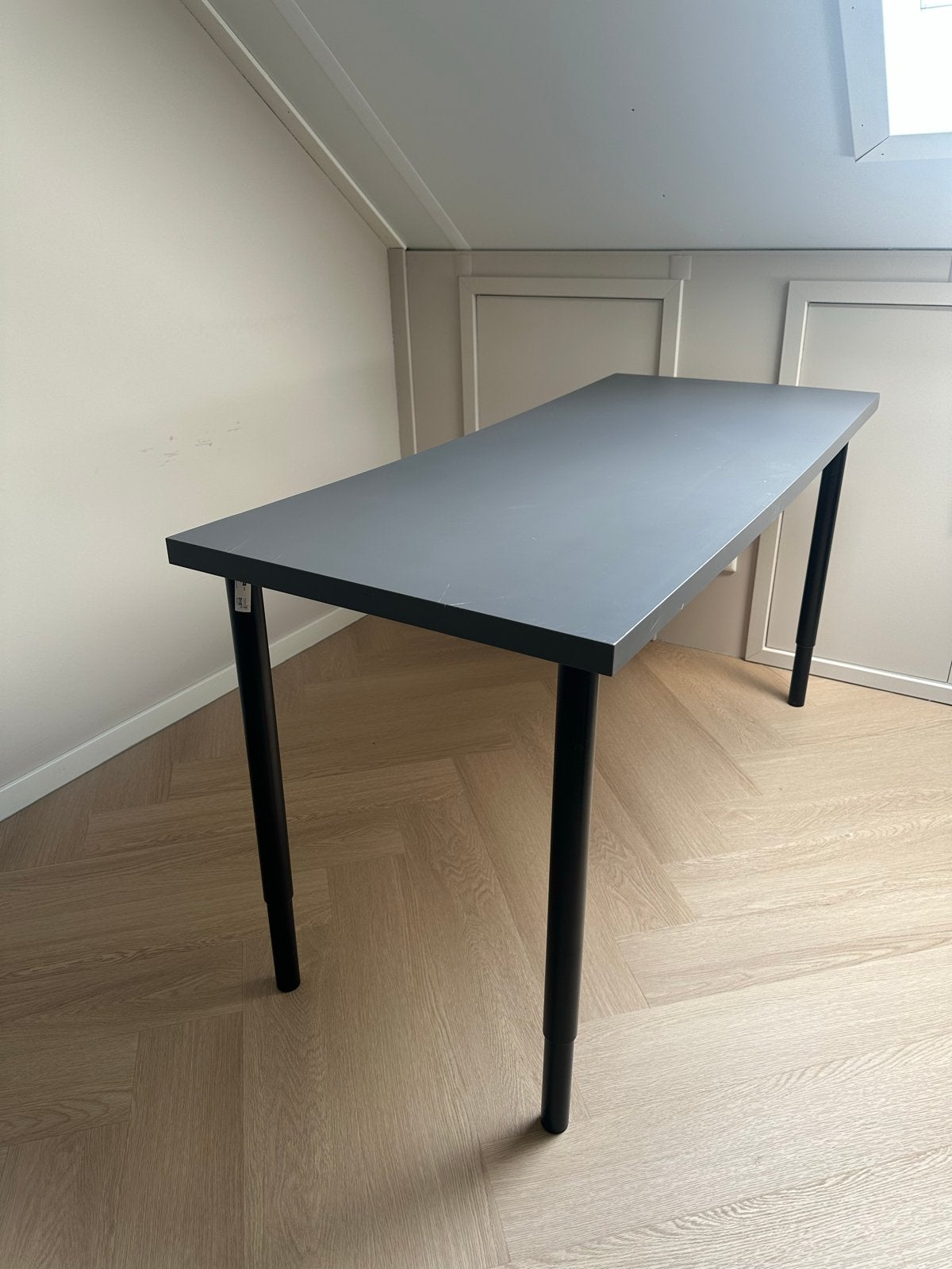 IKEA Bureau grijs met zwarte poten (60x140 cm), Ophalen, Demontabel, Gebruikt, IKEA