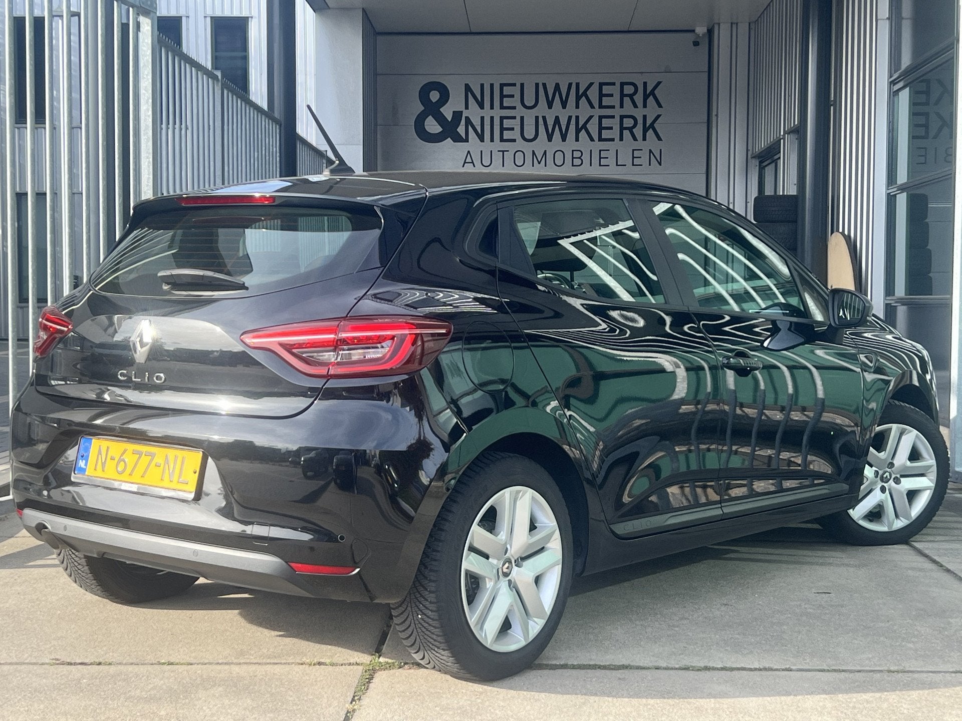 Renault Clio 1.0 TCe Zen | CARPLAY/ANDROID | NAVI | CRUISE C, Voorwielaandrijving, Stof, Gebruikt, Met garantie (alle)