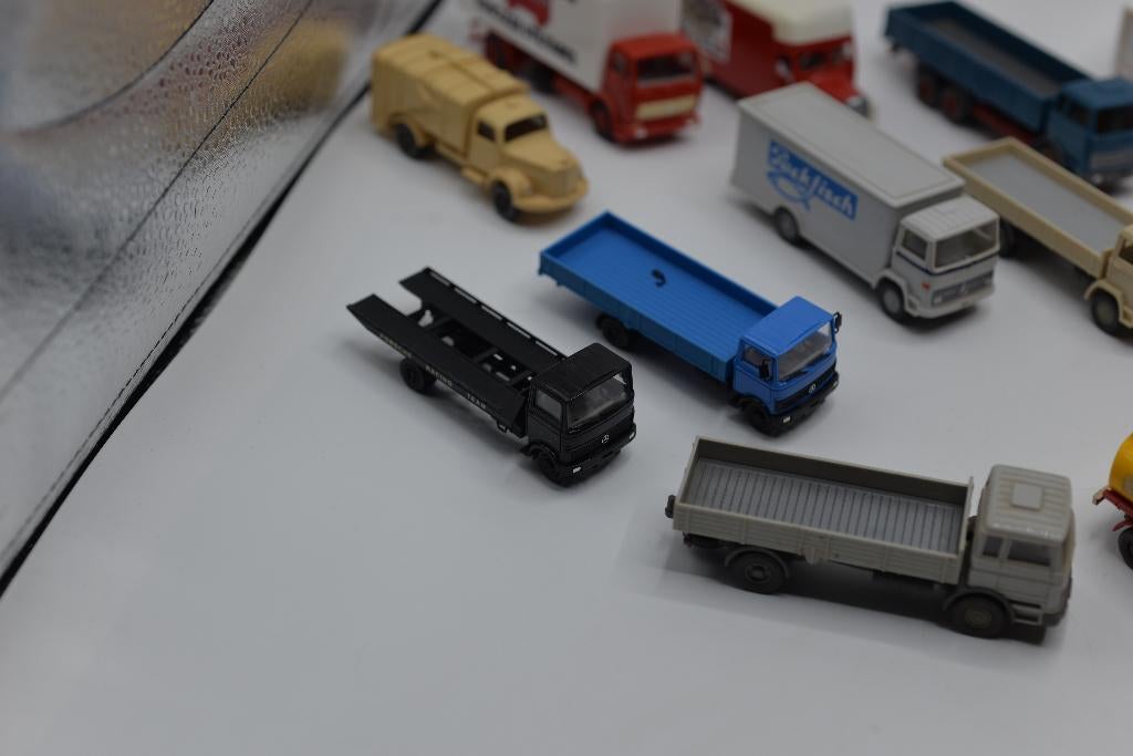 Set diverse Mercedes Benz vrachtwagens 1:87, Gebruikt, Wiking, -, -