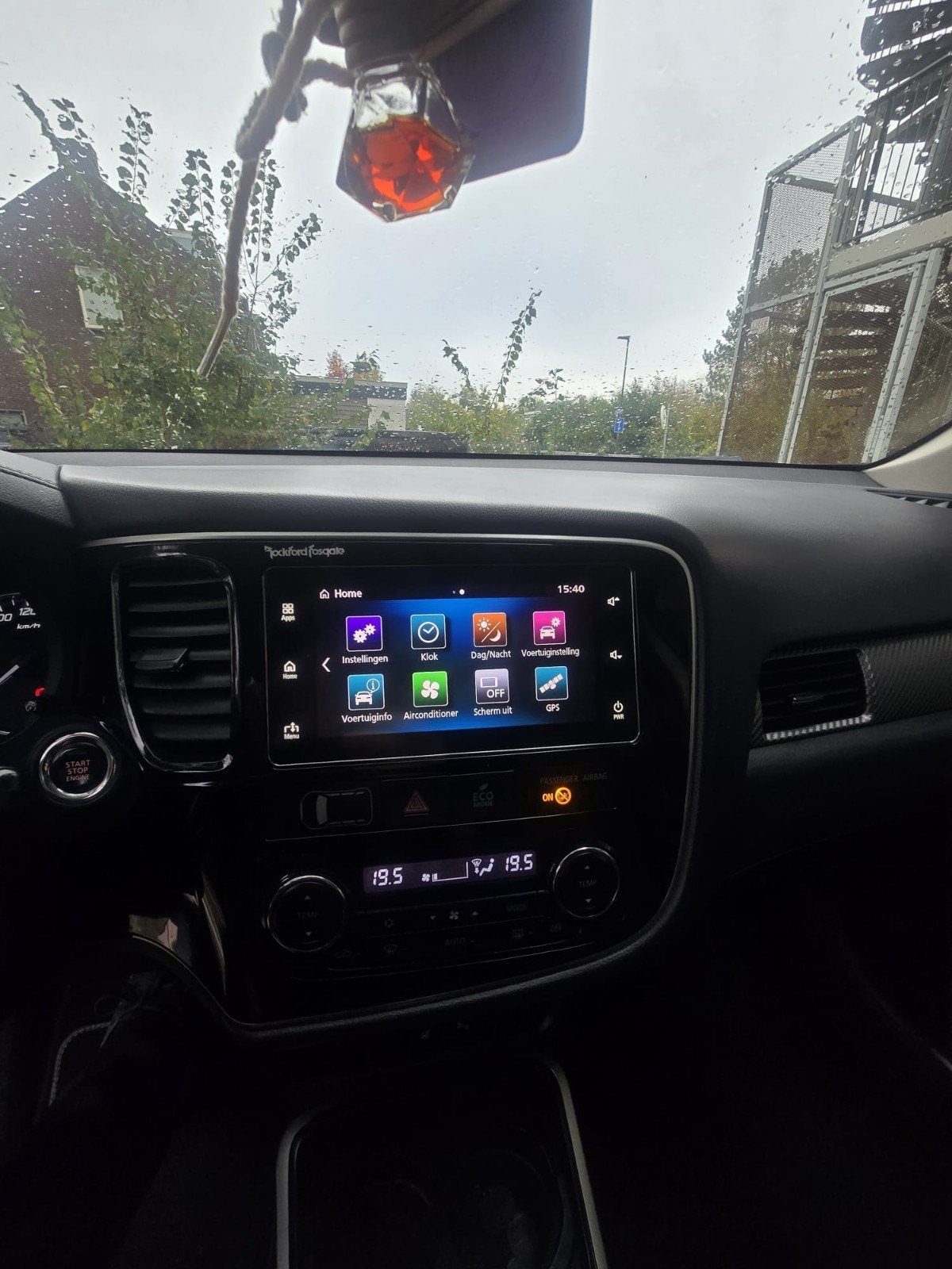 Mitsubishi Outlander 2.0 MPI 2WD CVT 2017 Rood, Auto's, 1998 cc, Outlander, 4 cilinders, 1435 kg