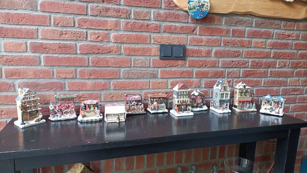 Onbeschadigd nieuw kerstdorp werkend en met licht 6 stuks, Ophalen of Verzenden, Nieuw