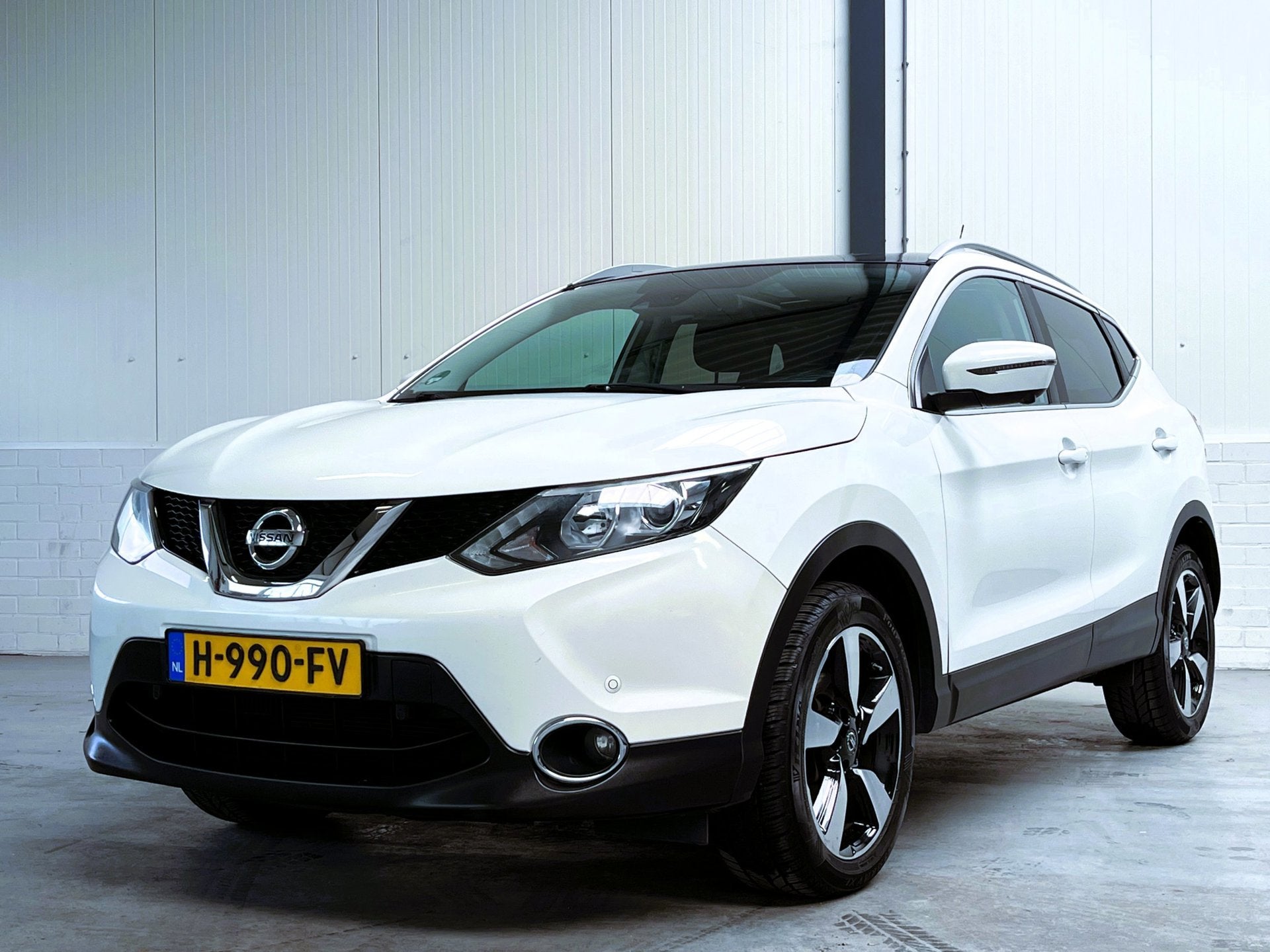 Nissan Qashqai 1.2 Connect Edition 360 Camera|Pano|Trekhaak, Voorwielaandrijving, Stof, Gebruikt, Euro 6