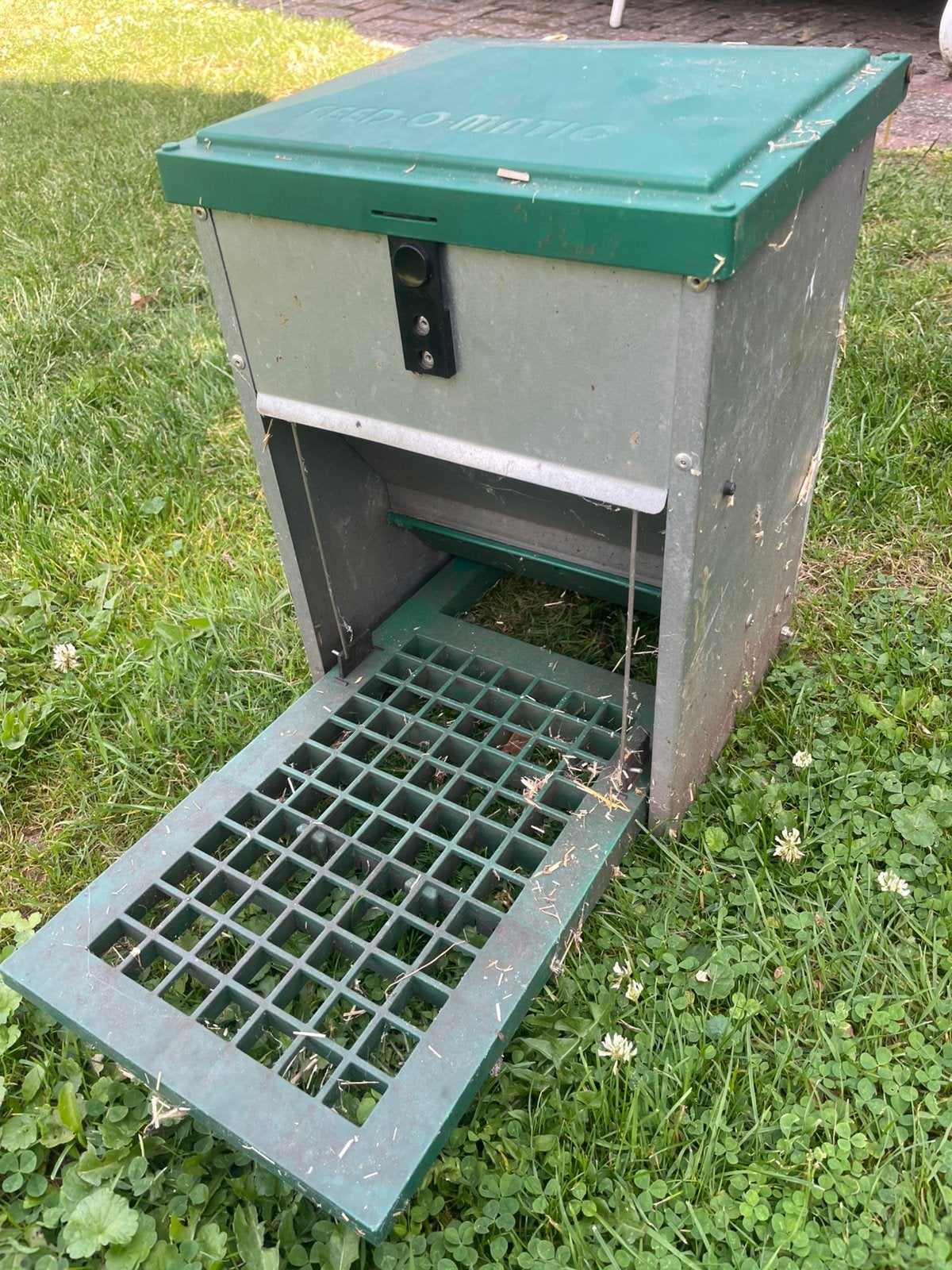 Feedomatic kippenvoer, automatische voerbak, Ophalen, Gebruikt, Drinken en Voederen