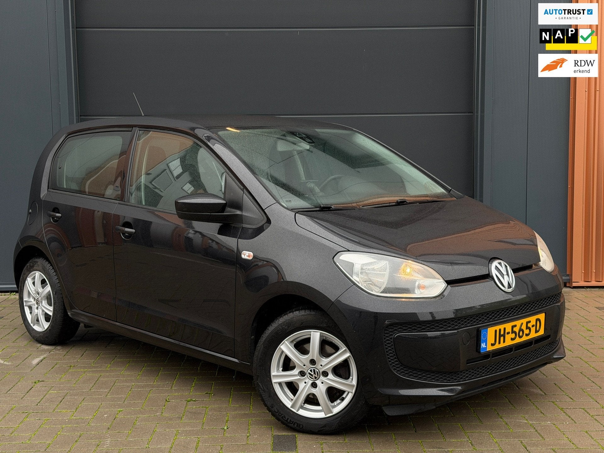 Volkswagen Up! 1.0 move up! BlueMotion|5-deurs|Scherm|Navi|B, Voorwielaandrijving, Gebruikt, 840 kg, Zwart