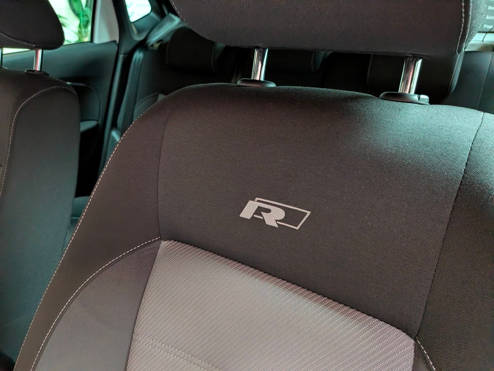 Volkswagen Polo 1.2 TSI 3X R-Line|110PK 6-Bak|LED|Bomvol, Gebruikt, Alcantara, Wit, Automatische klimaatregeling