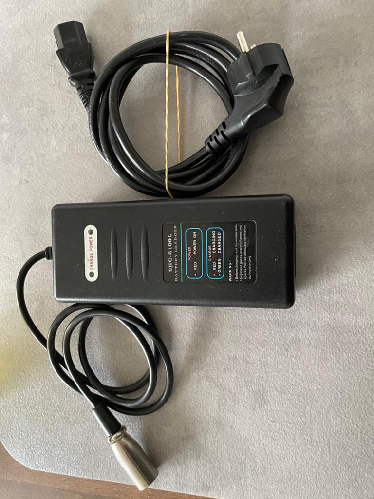 Trenergy lader 36 volt  2 amp, Ophalen, Gebruikt