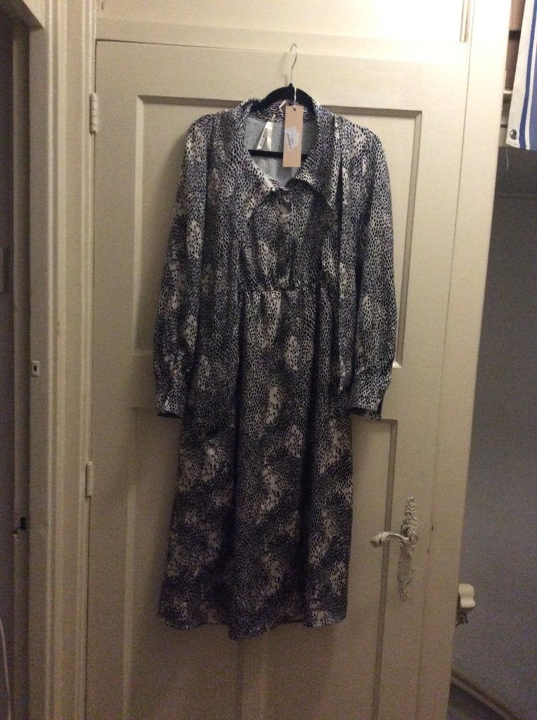 Elli White lange jurk. zwart / wit. Maat M. 120 cm. Nieuw, Maat 38/40 (M), Meerkleurig, Nieuw, Ophalen of Verzenden