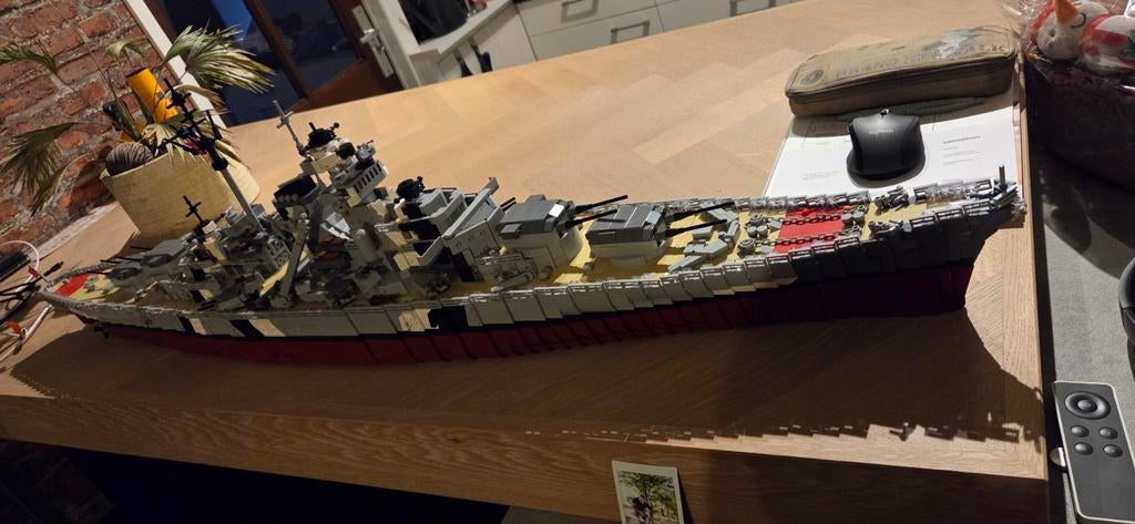 Lego Bismarck 1:200 Schaalmodel - Indrukwekkend Bouwwerk, Hobby en Vrije tijd, Modelbouw | Boten en Schepen, Ophalen, Zo goed als nieuw