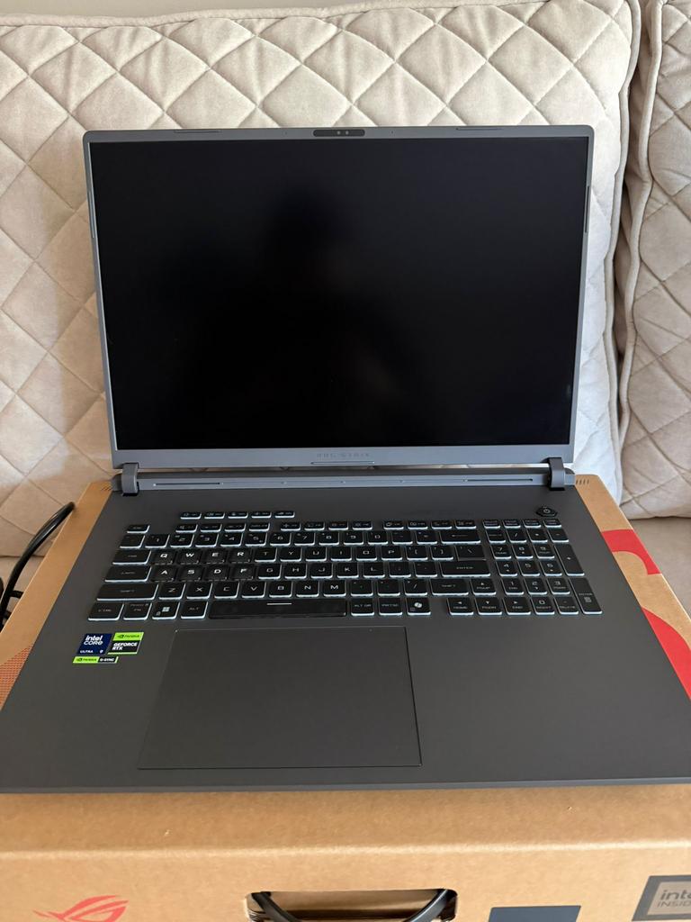 ASUS ROG Strix G18 G815LW-S9076W Gaming Laptop- RTX 5080, Computers en Software, Windows Laptops, Ophalen of Verzenden, Zo goed als nieuw