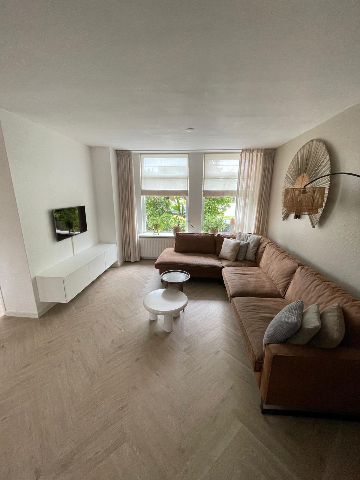 Zo goed als nieuwe bank van Seats and Sofas, Ophalen, 100 tot 125 cm, 300 cm of meer, Zo goed als nieuw