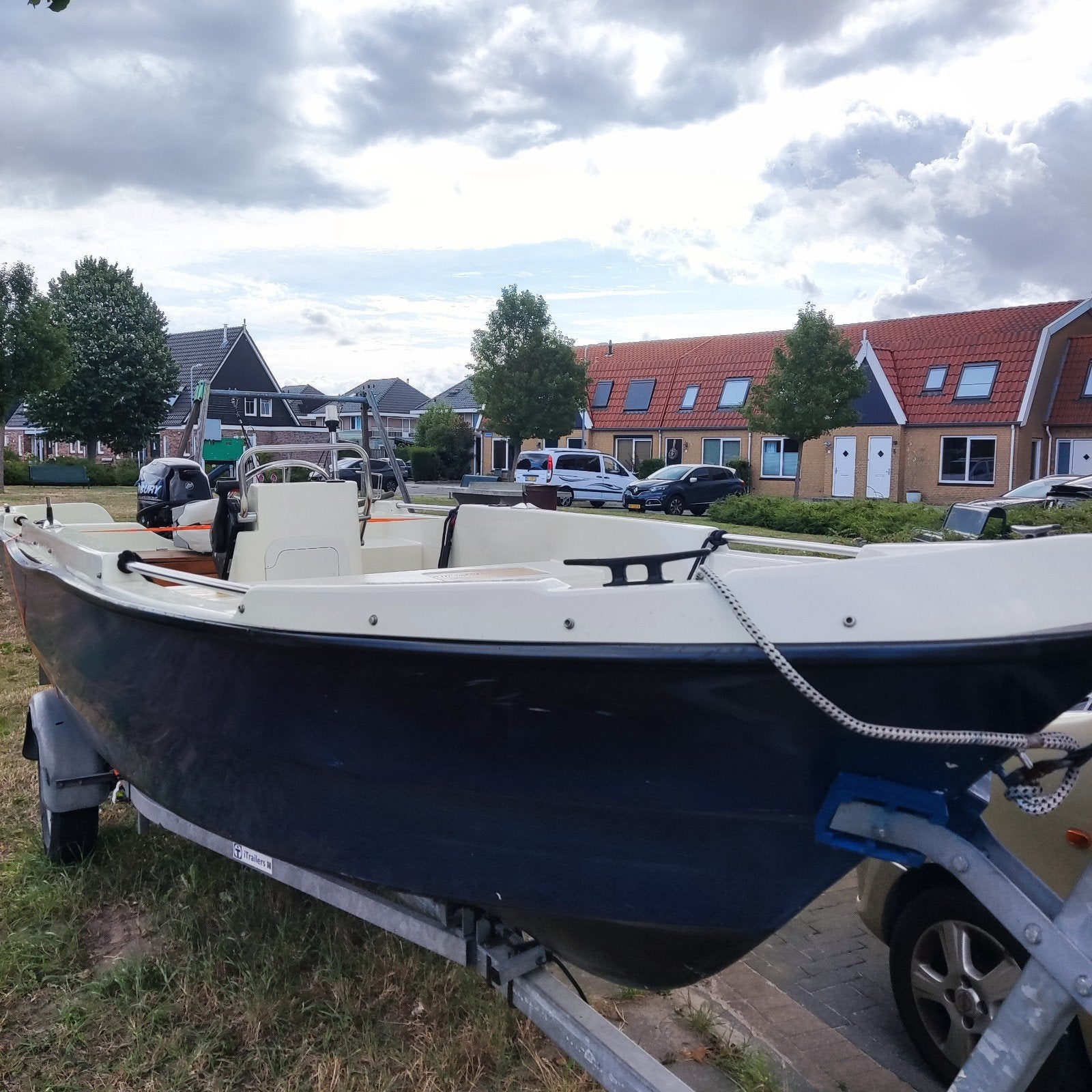 Mooie motorboot met elektrische start en trailer, Watersport en Boten, Ophalen of Verzenden, Gebruikt, Buitenboordmotor, Trailer
