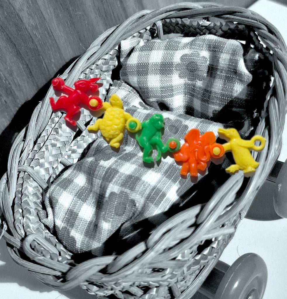 Vintage poppenhuis wagenspanner slinger babybox diertjes 60s, Ophalen of Verzenden, Nieuw, Decoratie