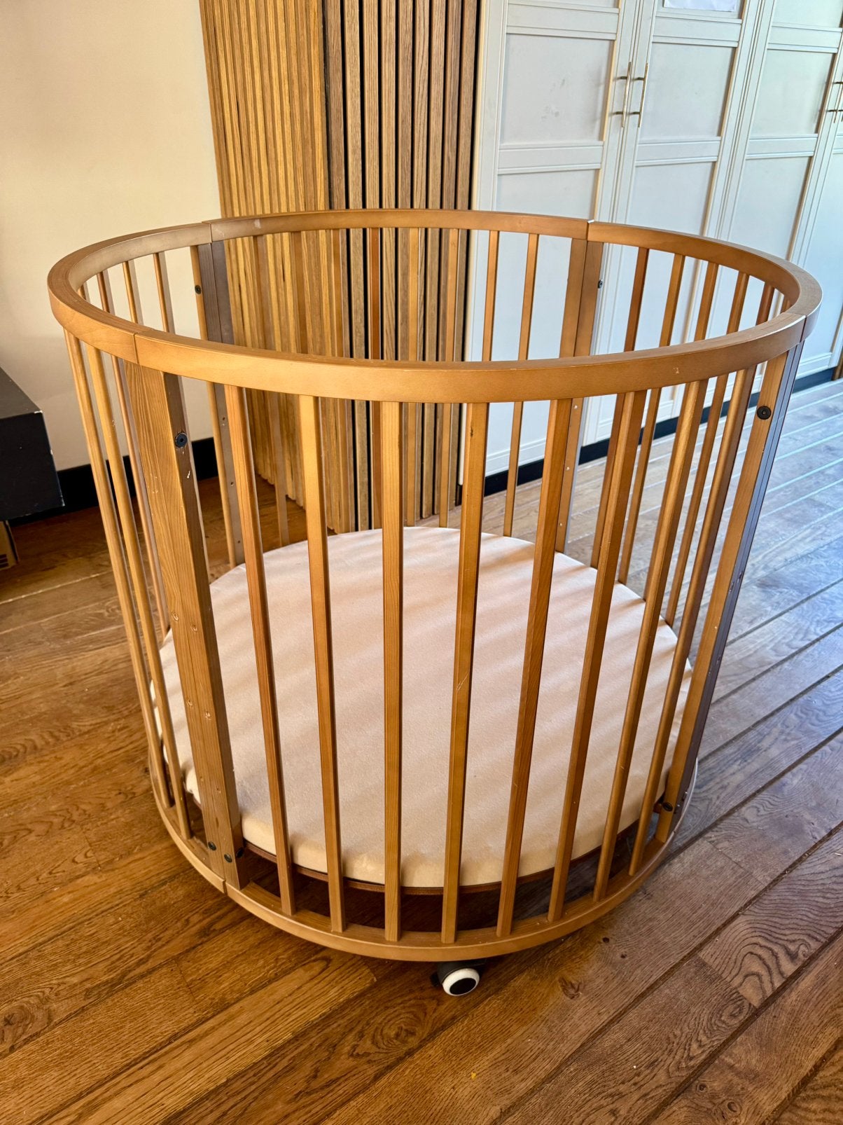 Ronde box - walnoot, Kinderen en Baby's, Ophalen, Gebruikt, Rond, In hoogte verstelbaar
