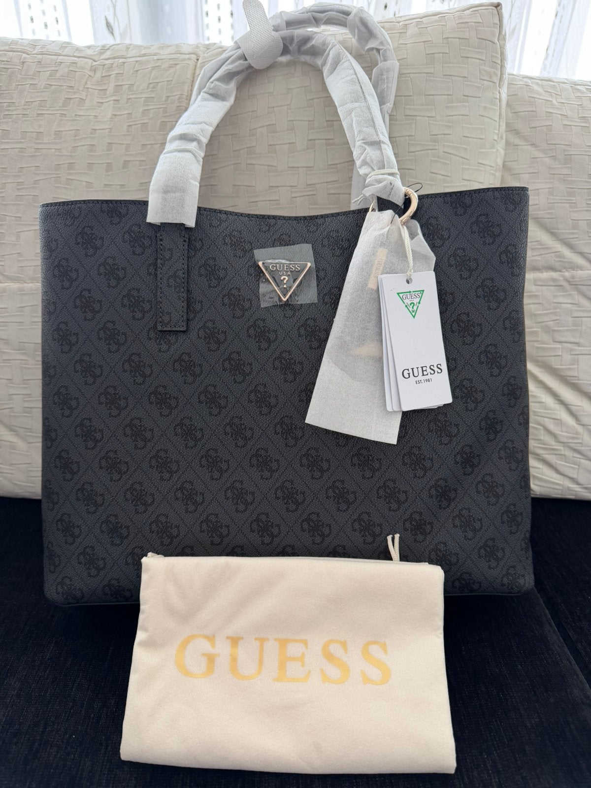 Guess handtas shopper nieuw in verpakking met hangertjes, Ophalen of Verzenden, Nieuw, Zwart, Handtas
