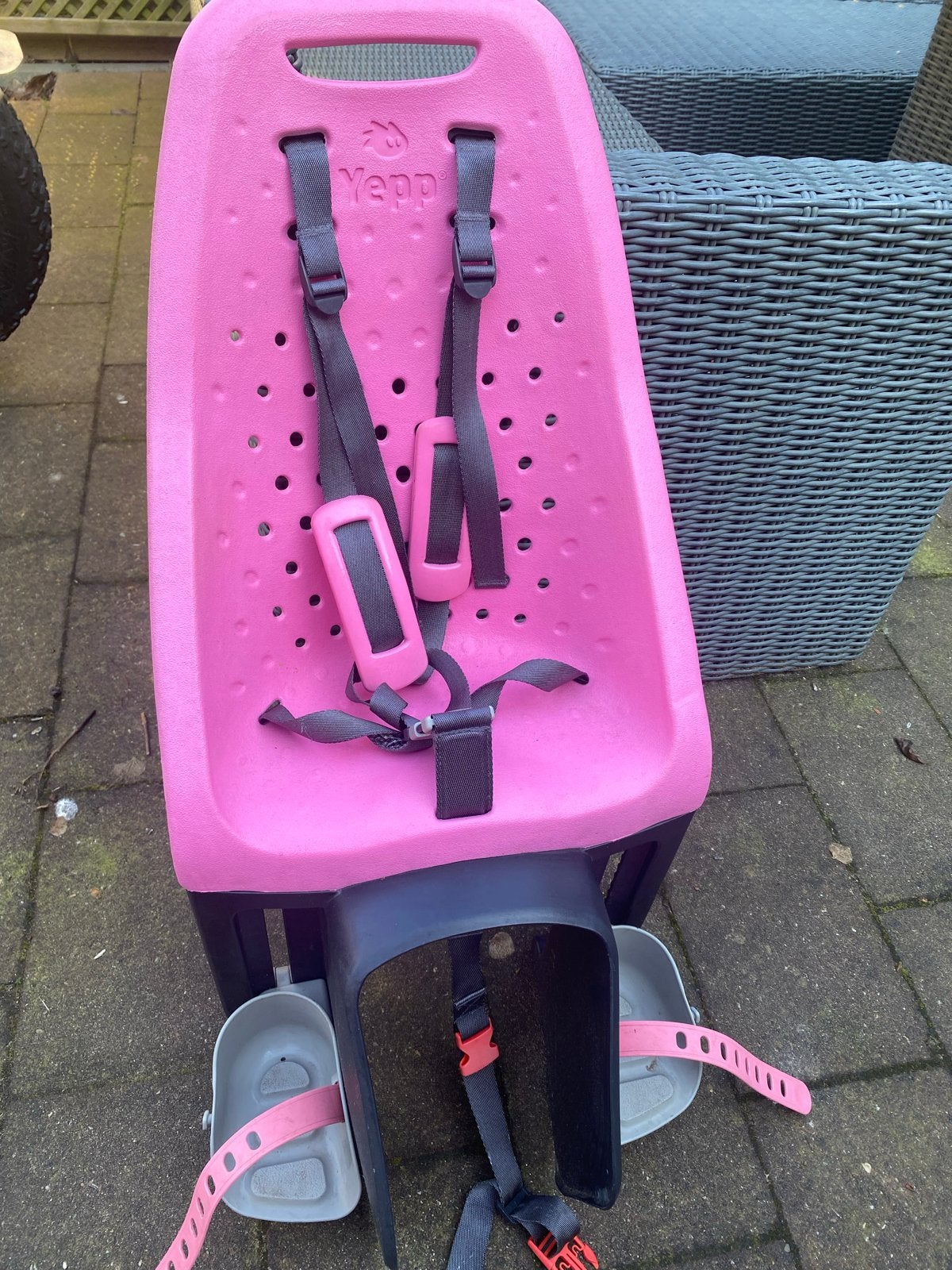 Yepp Achterzitje Roze - Comfortabel en Veilig, Fietsen en Brommers, Fietsaccessoires | Fietsstoeltjes, Achterzitje, Ophalen of Verzenden