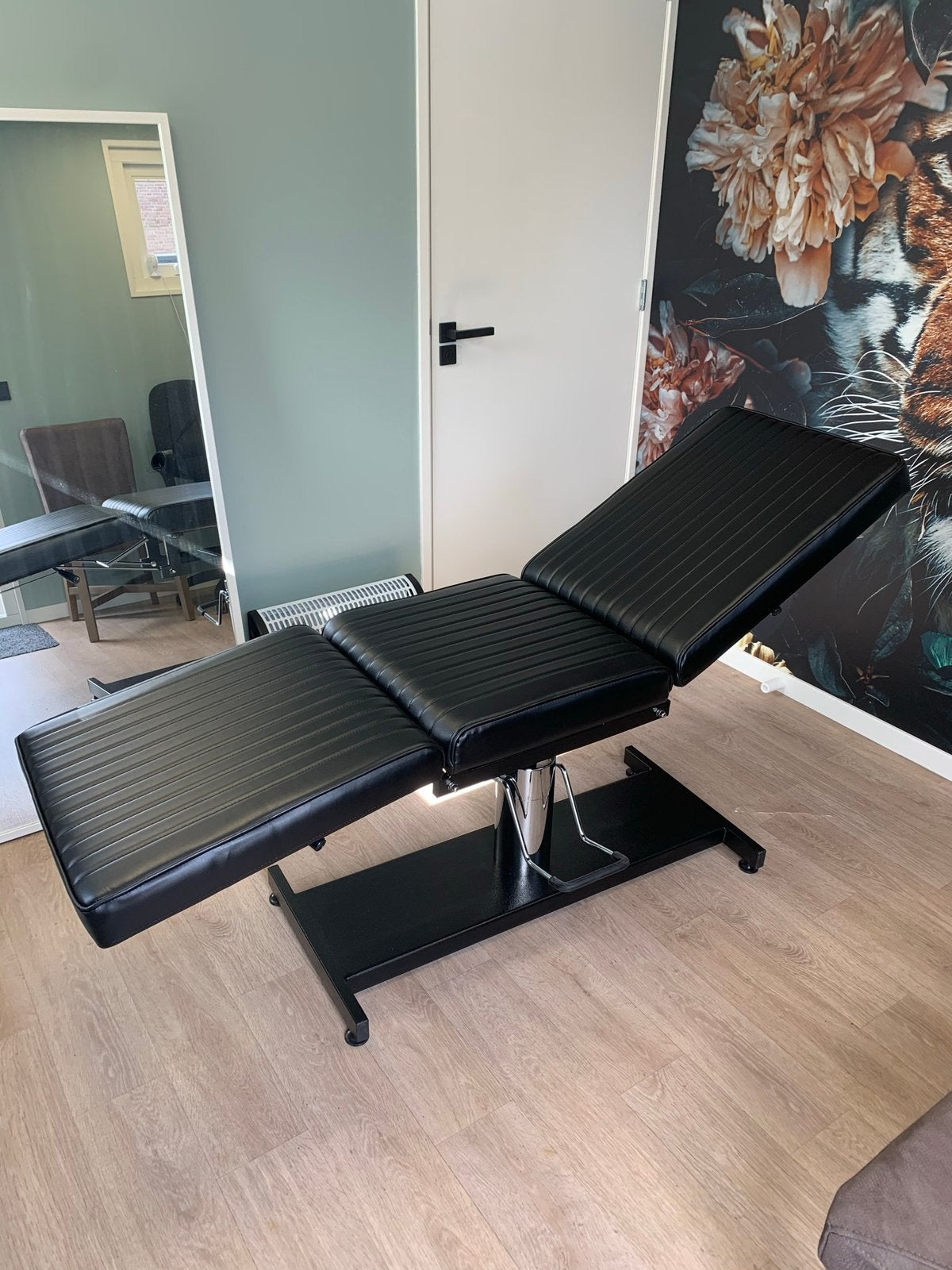 Behandelstoel voor tatoeëren, Sport en Fitness, Massageproducten, Ophalen, Zo goed als nieuw, Massagetafel