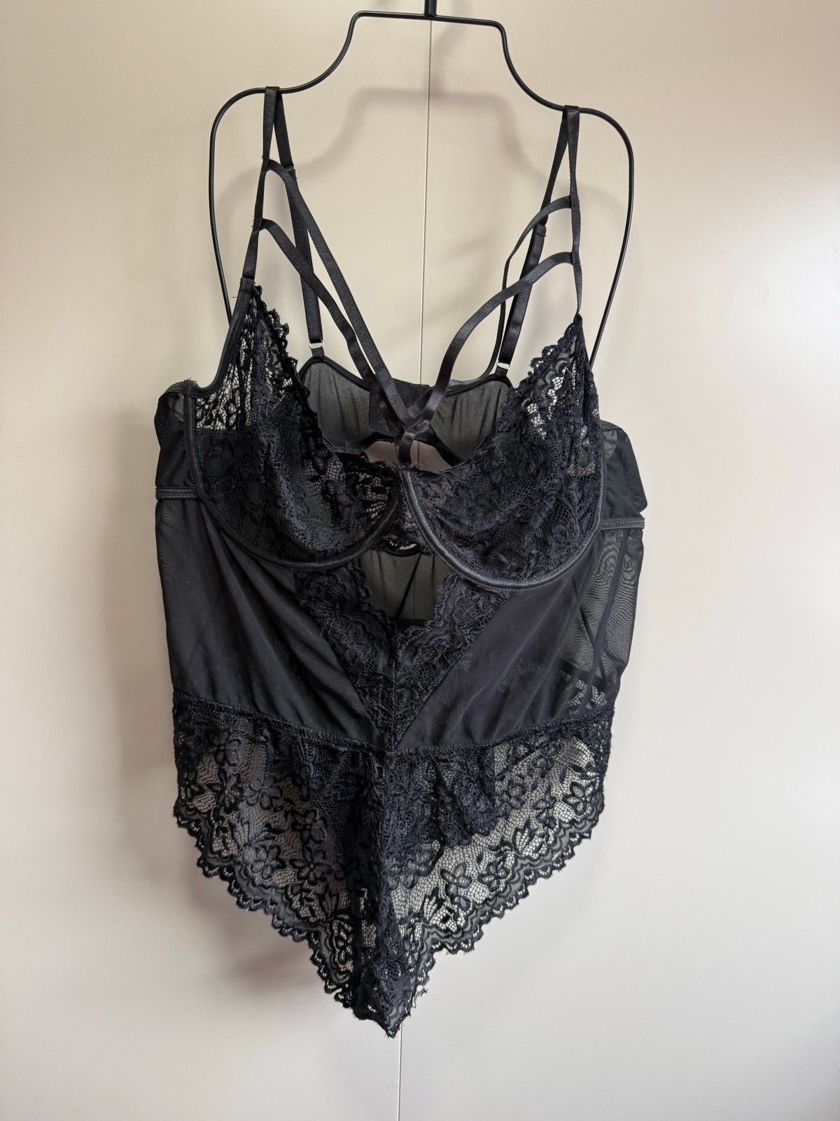 Zwarte kanten body met open kruis / maat 50 52, Ophalen of Verzenden, Zo goed als nieuw, Zwart, Lingerie of Zwemkleding