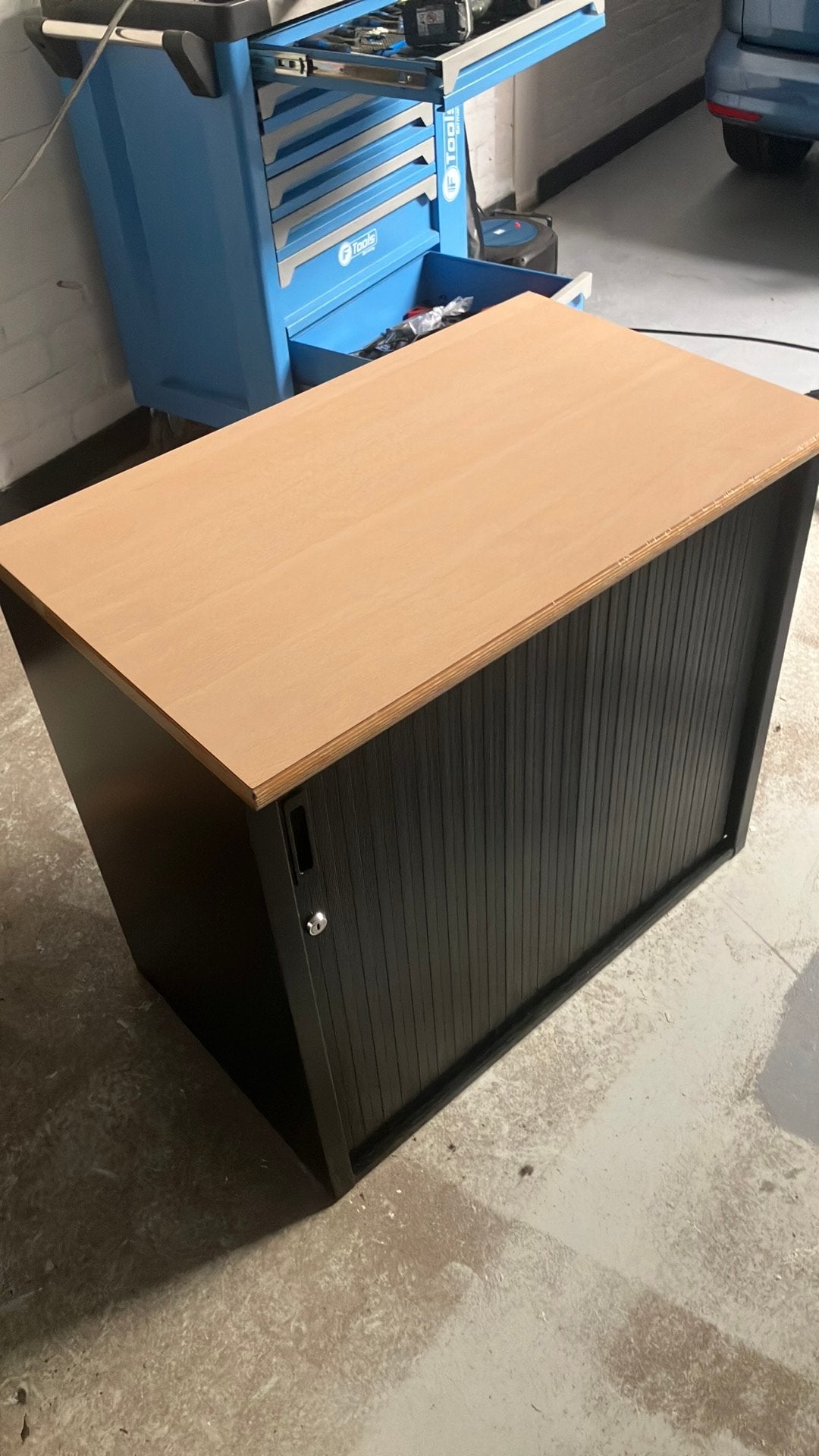 Roldeurkast met legplank, Ophalen, 100 tot 150 cm, Zo goed als nieuw, Minder dan 100 cm