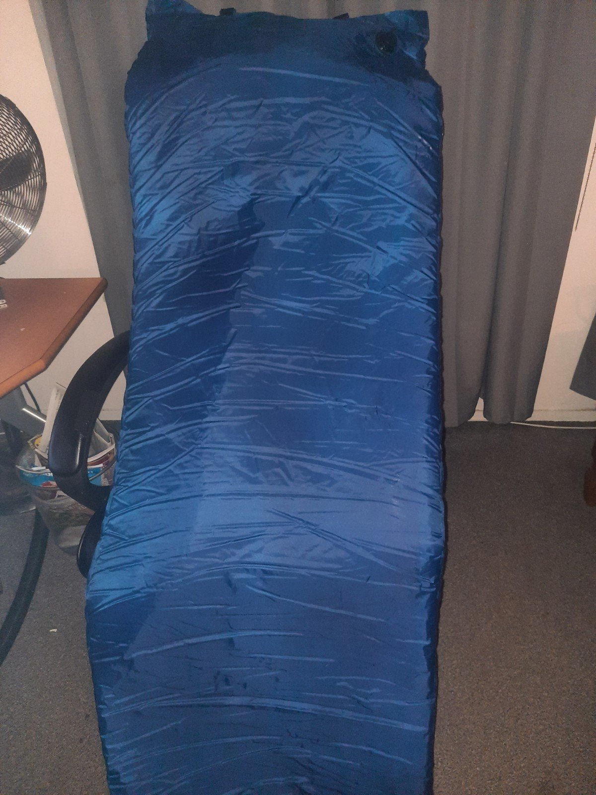 Blauw zelfopblazend slaapmatje, Ophalen, Ingebouwde pomp, Zo goed als nieuw, 1-persoons