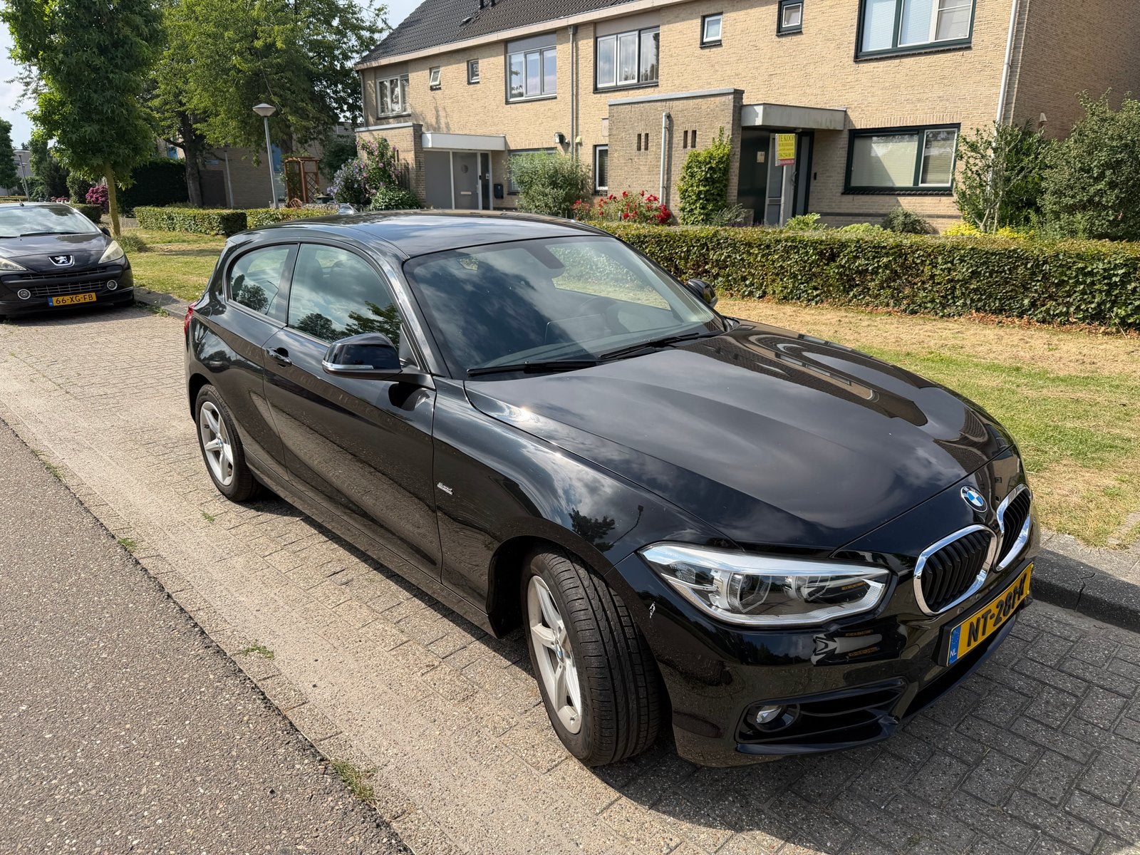 BMW 1-Serie 120i 184pk Aut 2017 Zwart, 1998 cc, Achterwielaandrijving, 680 kg, Zwart