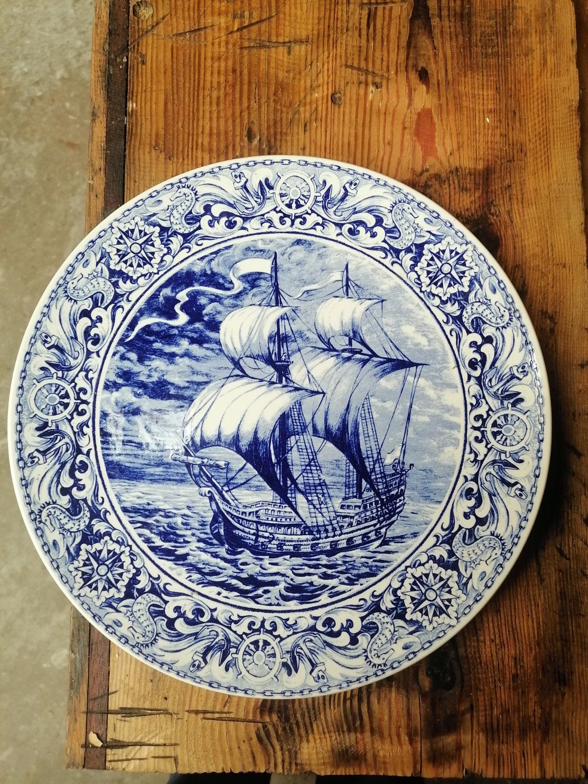 Delfts blauw bord met VOC schip - Boch Freres, Antiek en Kunst, Ophalen of Verzenden