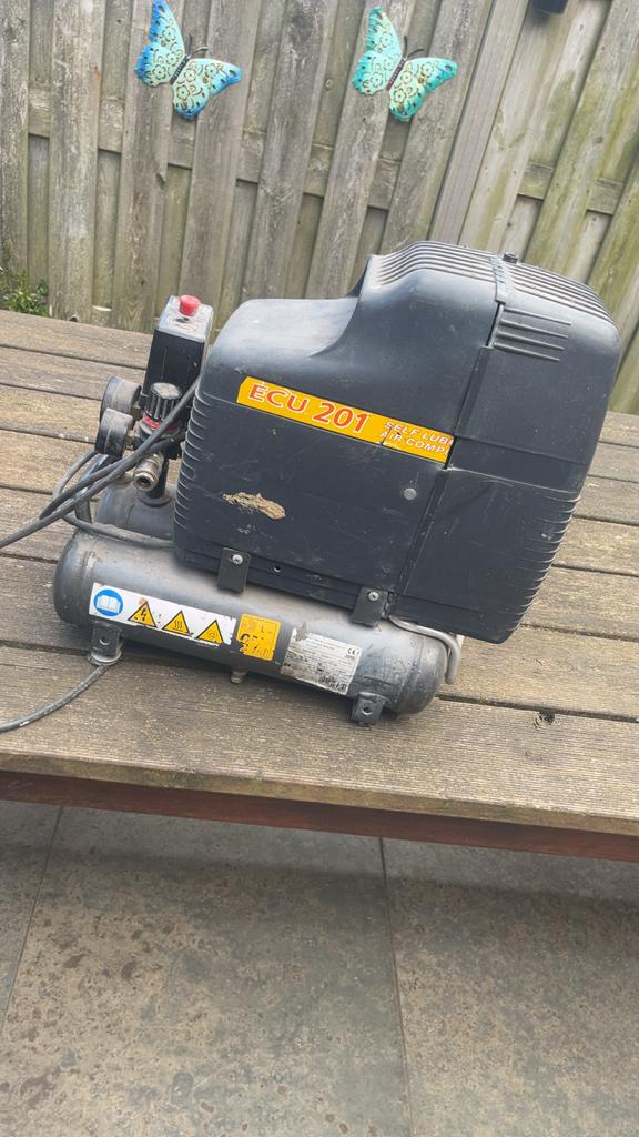 Compacte en mobiele compressor ECU 201, Doe-het-zelf en Verbouw, Compressors, Zo goed als nieuw, 6 tot 10 bar, Minder dan 25 liter