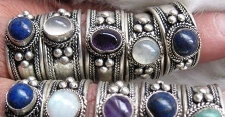 Tibetaans zilveren ring met edelsteentje, Nieuw, Ophalen of Verzenden, 17 tot 18, Dame