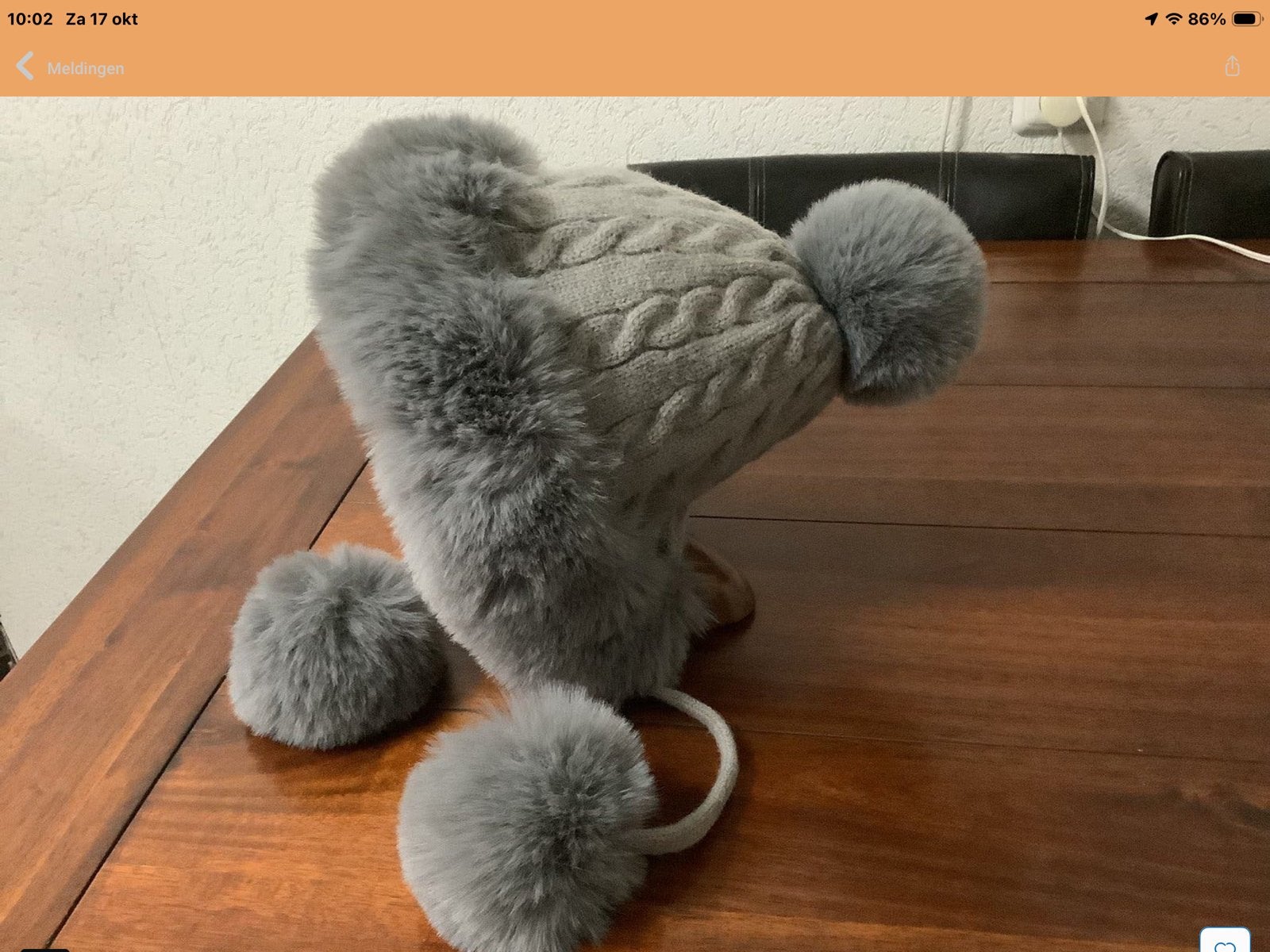 Warme gebreide muts met pompons en bontrand, Verzenden, Nieuw, Muts
