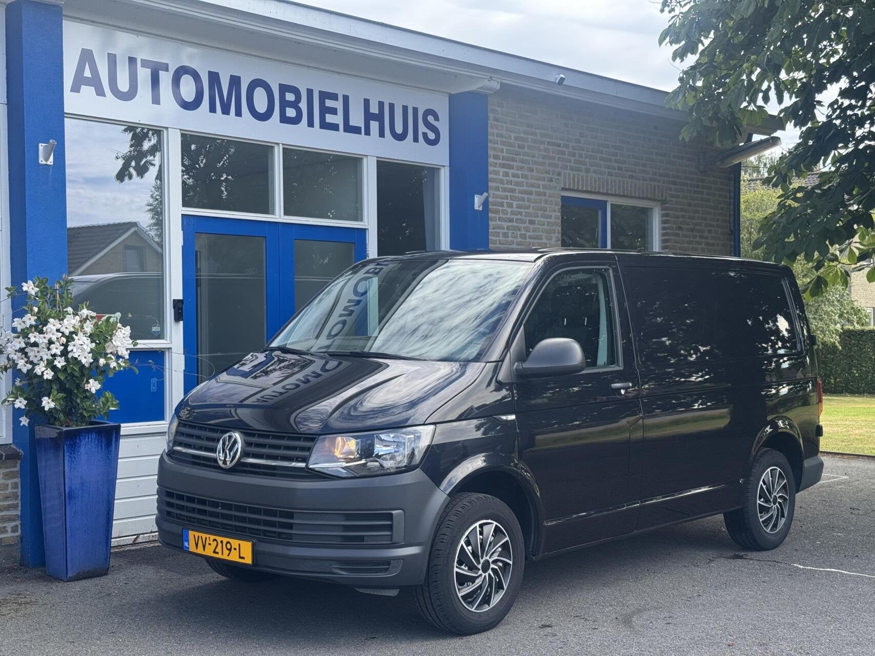 Volkswagen Transporter 2.0 TDI L1H1 | Airco | Trekhaak |, Voorwielaandrijving, Euro 5, Gebruikt, Zwart