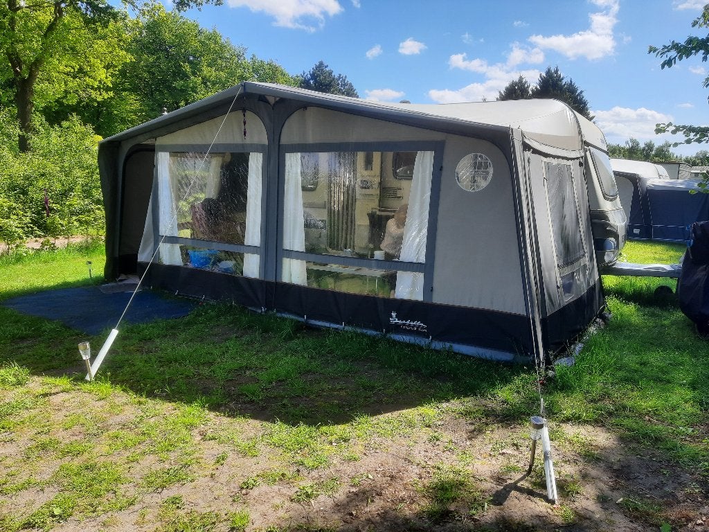 Luxe caravan Fendt 490 Topas met nieuwe voortent, Rondzit, Omvormbare zithoek, Particulier, Ringverwarming