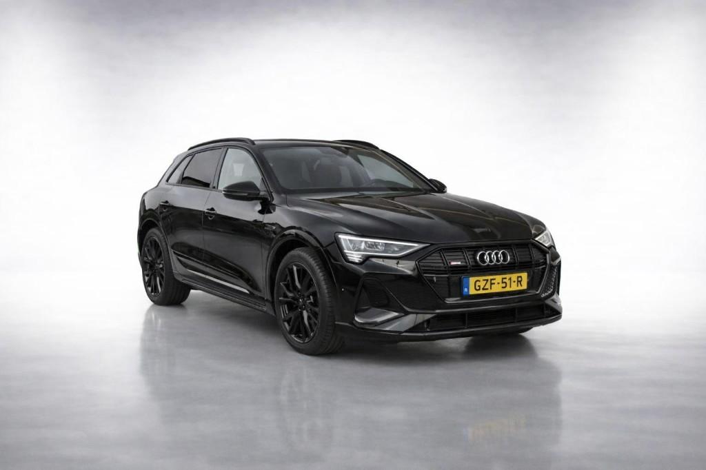 Audi e-tron 55 Quattro 2022 Zwart S Line (2x) Black Edition, Auto's, Audi, Automaat, 1800 kg, 95 pk, Zwart